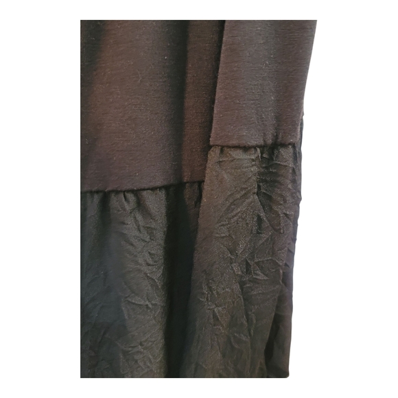 AVENUE - 14/16 Elegant Black Maxi Skirt - Picture 3 of 5